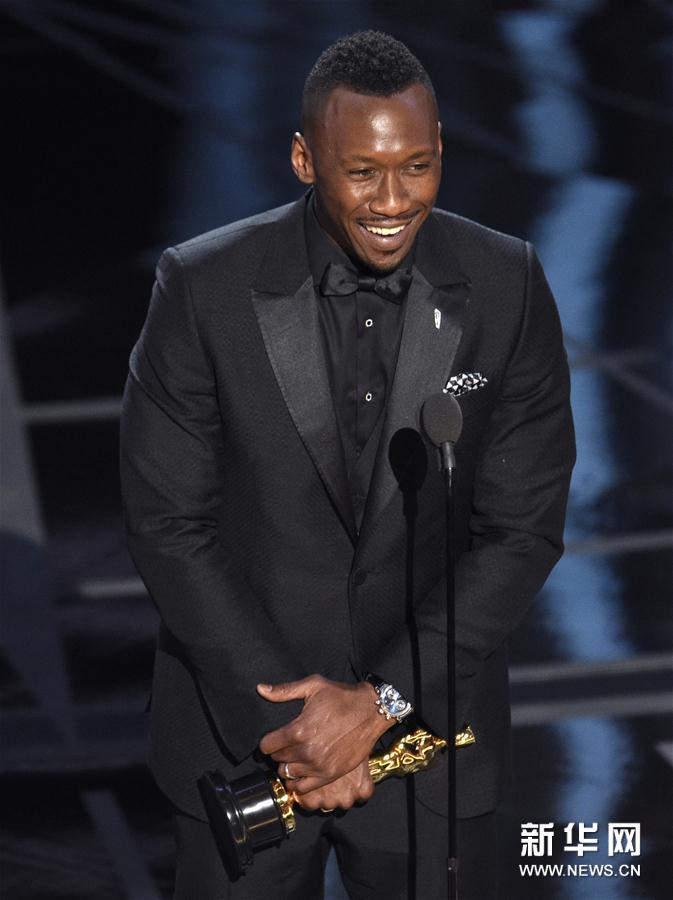 組圖:第89屆奧斯卡頒獎(jiǎng)禮 獲獎(jiǎng)眾星手捧小金人