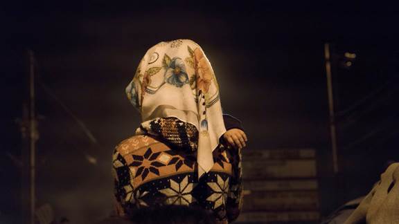 說(shuō)明: Macintosh HD:Users:chendong:Desktop:張乾琦 工作坊:工作坊:官方作品:中文圖說(shuō):AZMA:8. 張乾琦，“AZMA”視頻截圖，2017 .jpg