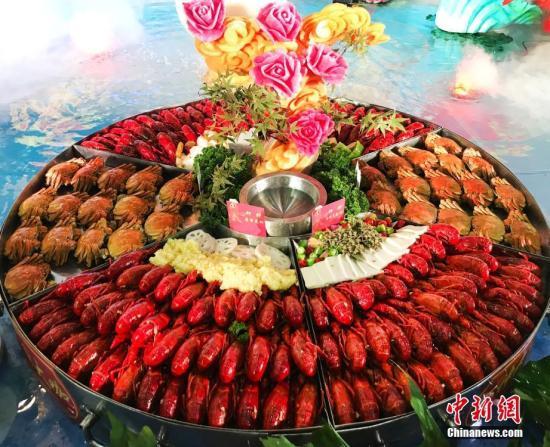 小龍蝦橫行德國(guó)柏林 政府鼓勵(lì)吃貨們大快朵頤！