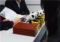 賣房留學(xué)月薪五千，出國到底值不值？