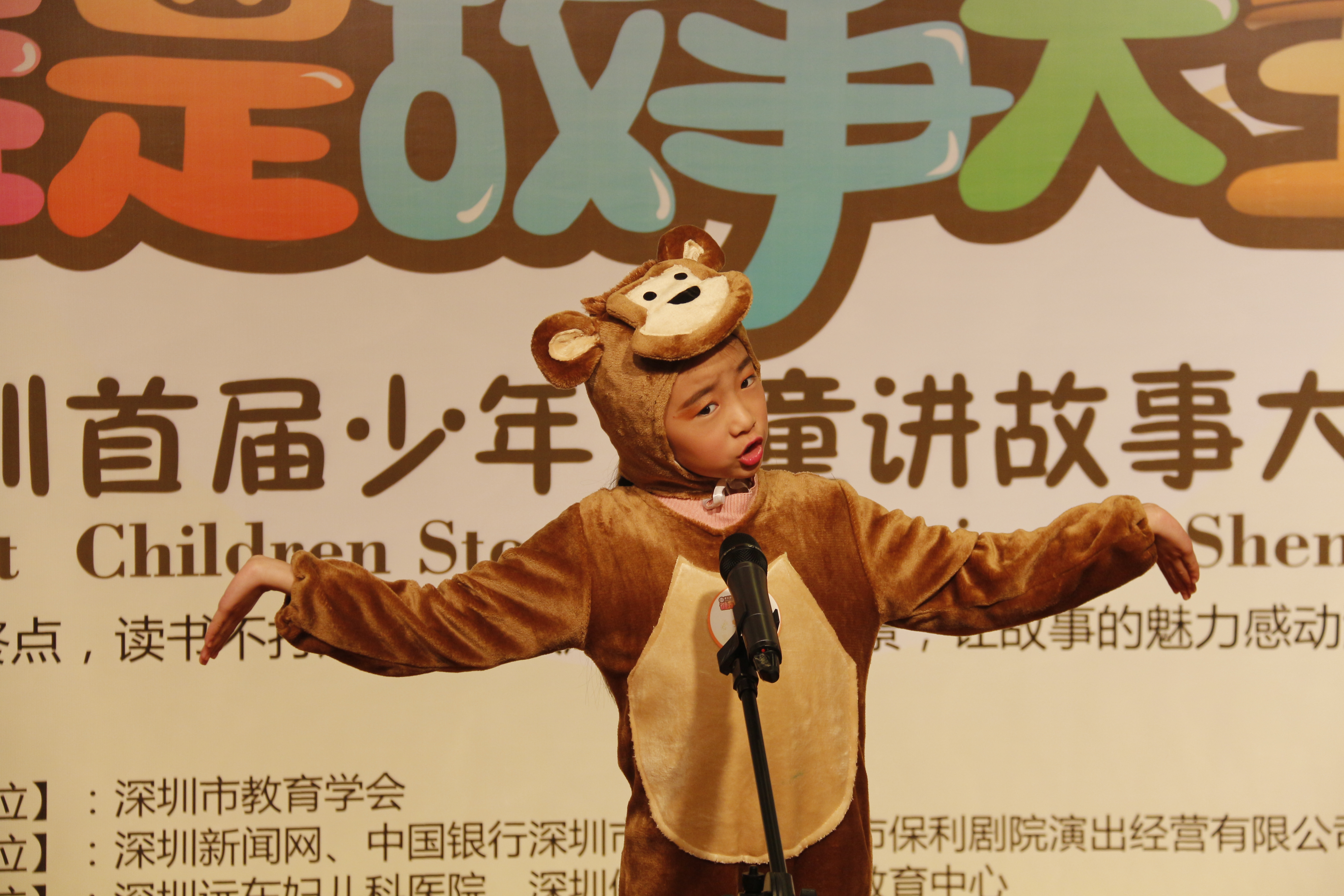 表情、動(dòng)作、著裝、演講面面俱到